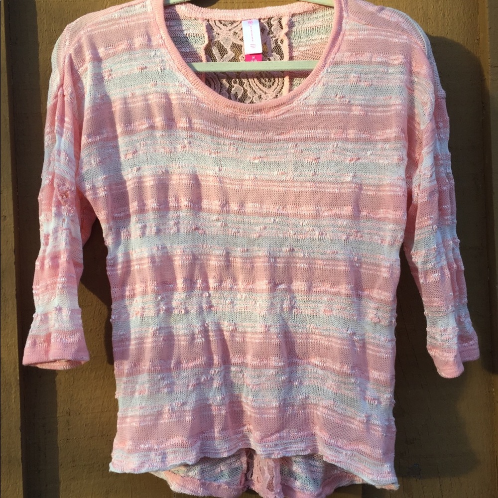 Lightweight knit 3/4 sleeve sweater